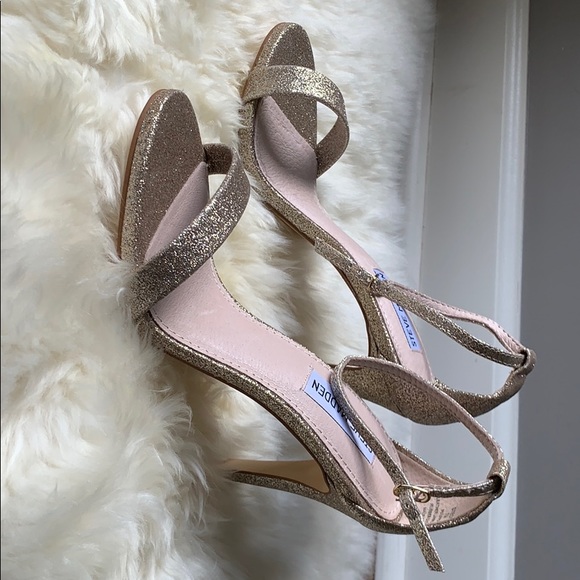 Steve Madden Shoes - Steve Madden gold glittery stilettos, size 7